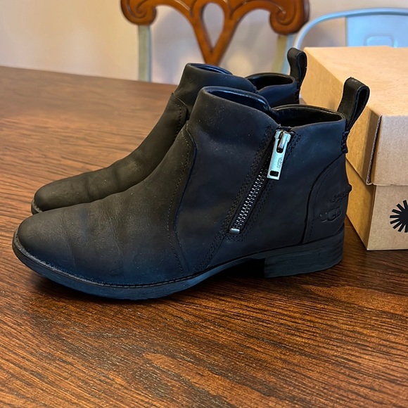 UGG Shoes - UGG Like New with box!